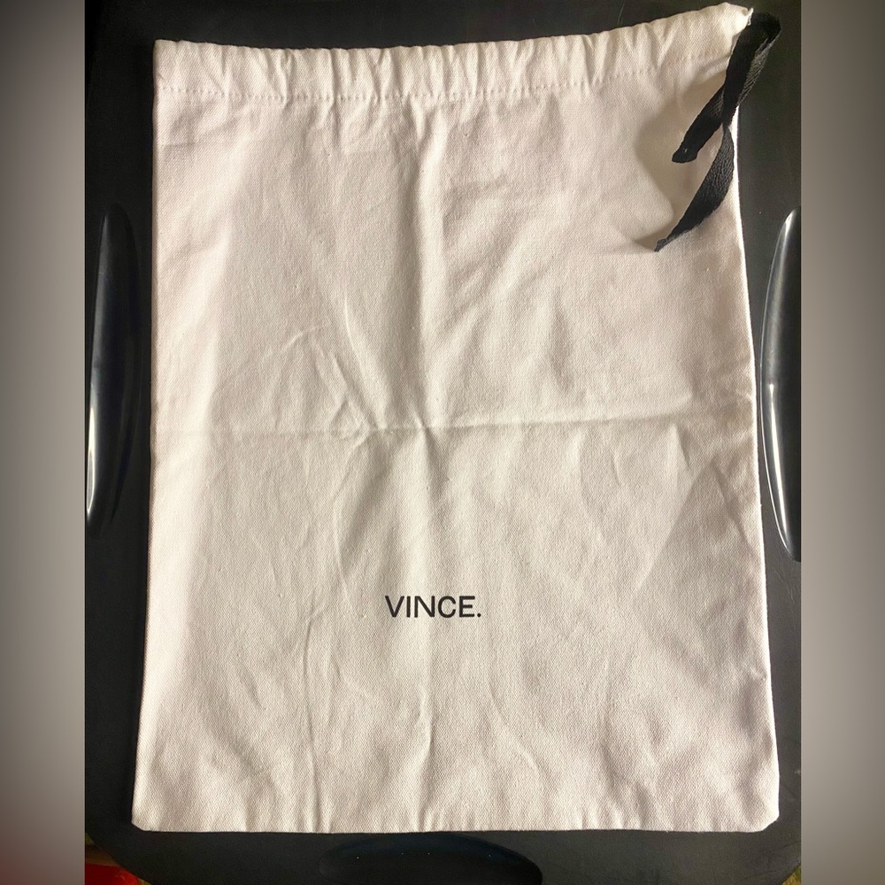 Vince dust bag 17”x13”
